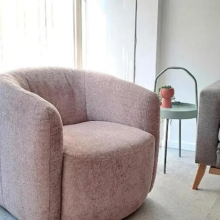 City Centre With Free Parking *