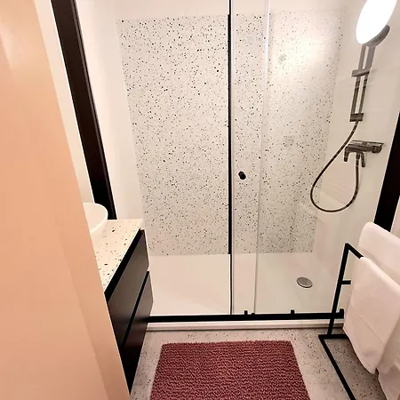 City Centre With Free Parking Apartment